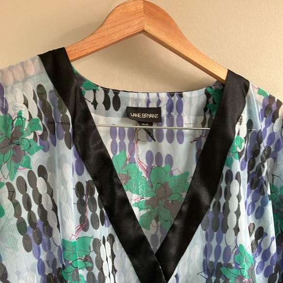Lane Bryant chiffon multicoloured short sleeve wrap top sheer size 14/16 - Picture 2 of 7